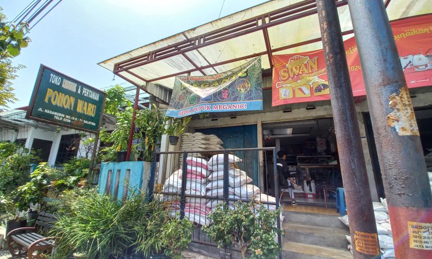 Toko Pertanian Pohon Waru